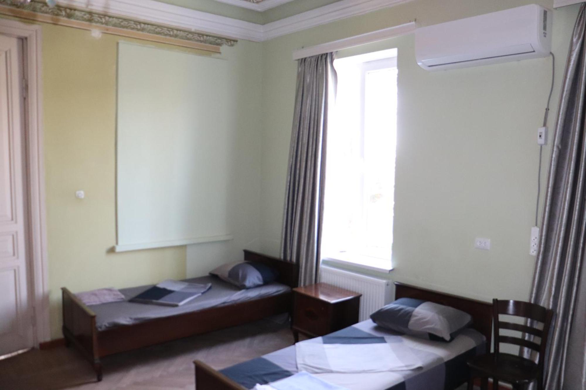Picnic Hostel Kutaisi Exterior photo