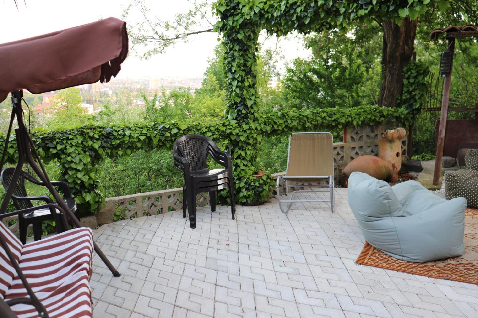 Picnic Hostel Kutaisi Exterior photo